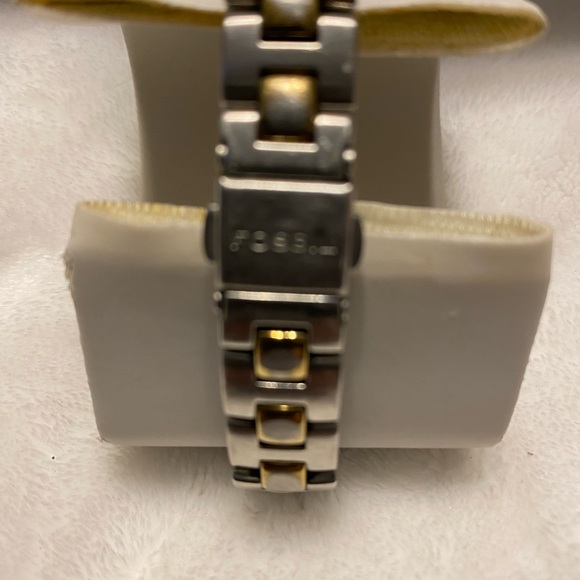 Ladies Fossil Watch - Picture 3 of 4